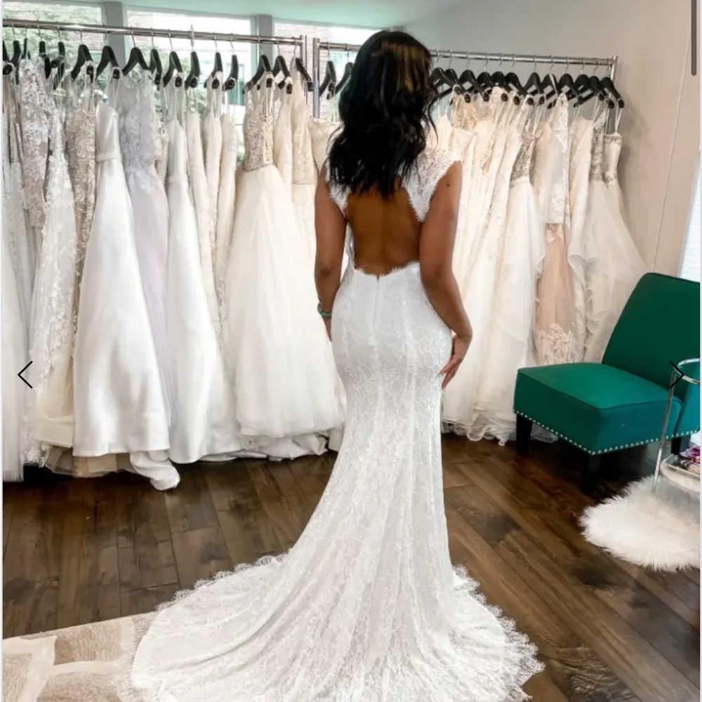 NWT PRIVATE LABEL White Lace Wedding Gown- Sample Sale- US 2 Street Size